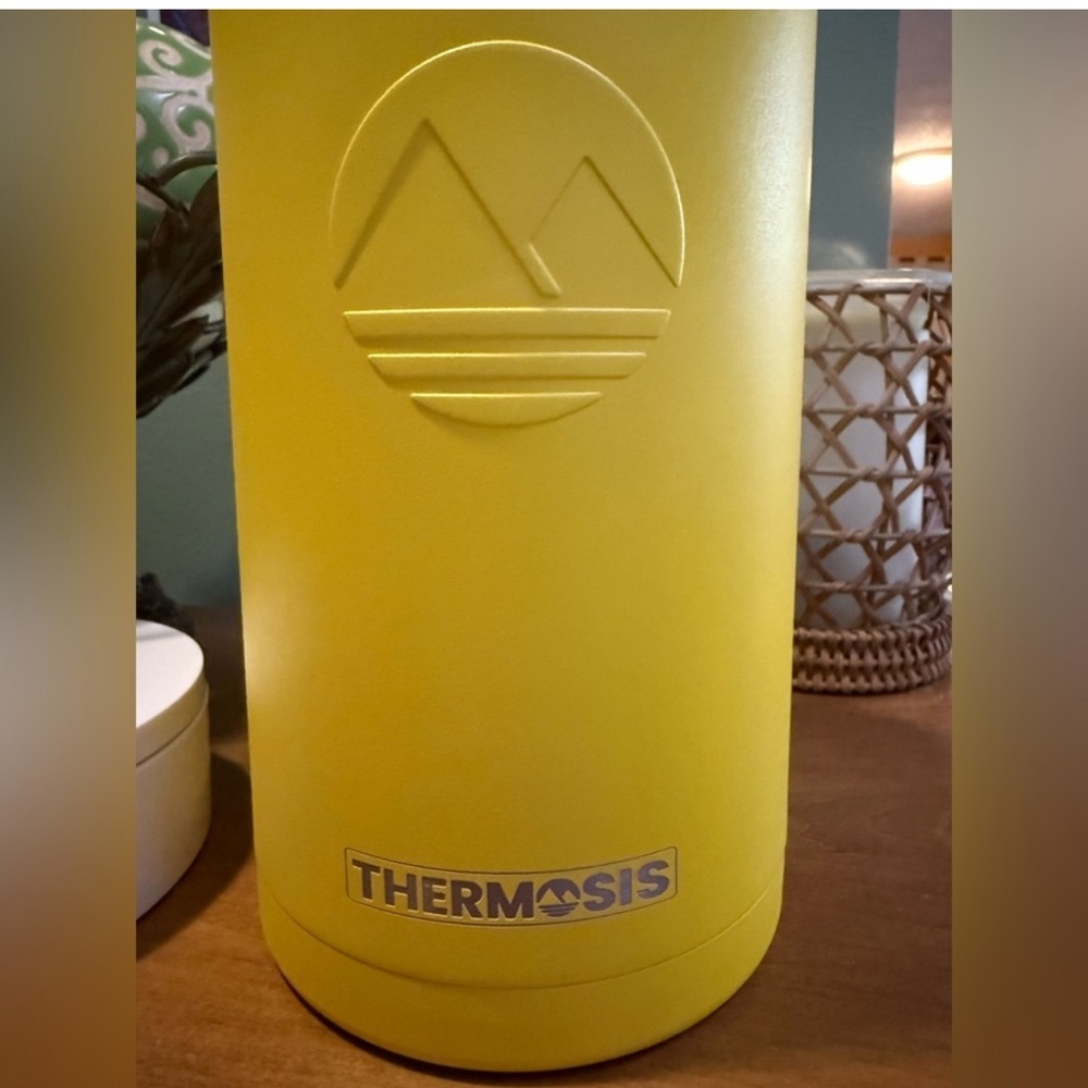 Thermosis Half Gallon Insulated
Water Bottle With Crossbody Sleeve 64oz - Picture 12 of 16